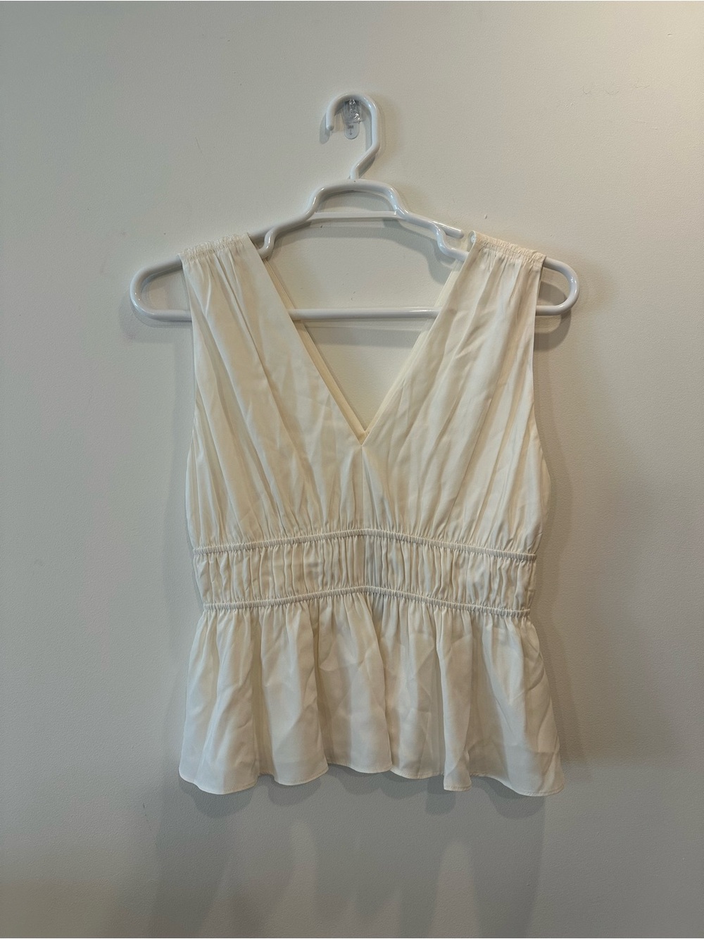 Silk Cream V-Neck Peplum Sleeveless Top Blouse - Banana Republic, Medium, New - Picture 4 of 8